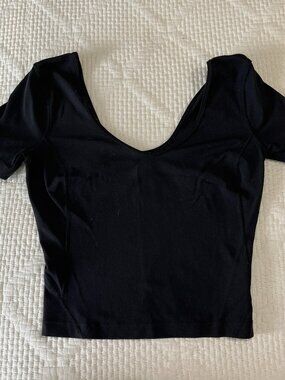 Lululemon Align V-Neck T-shirt Short Sleeve Low Cut Back Size 2 Black Pilates